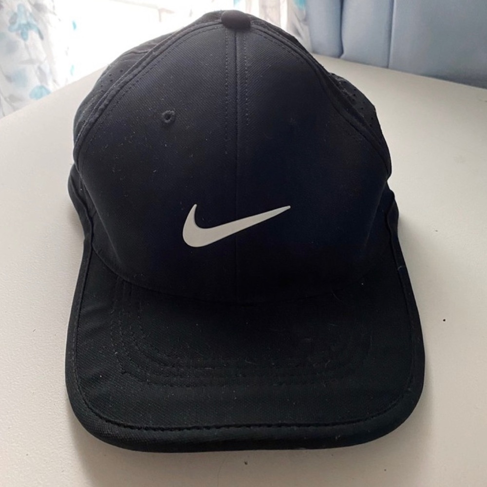 Black nike hat